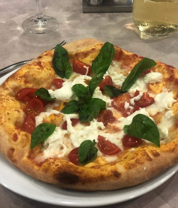 ristorante-pizzeria-fuoriporta-reggio-emilia-pizza-regina